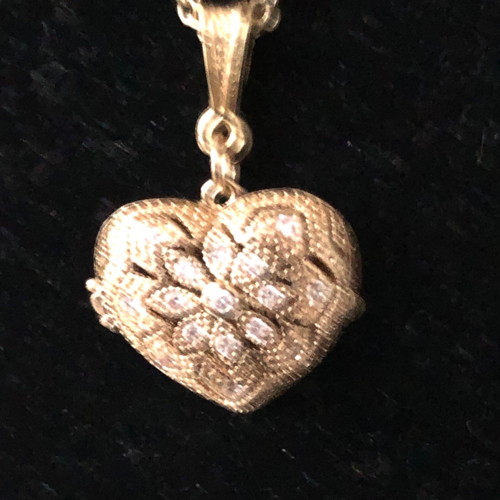 Elegant Gold Heart Locket Necklace